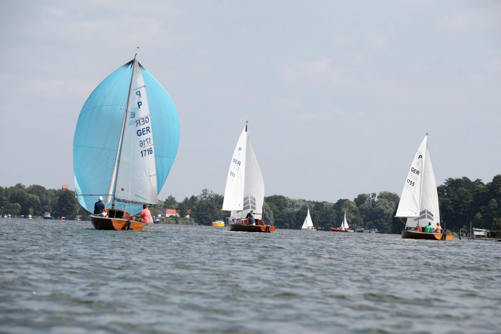 Regattafeld bei der Freundschaftswettfahrt auf dem Krüpelsee