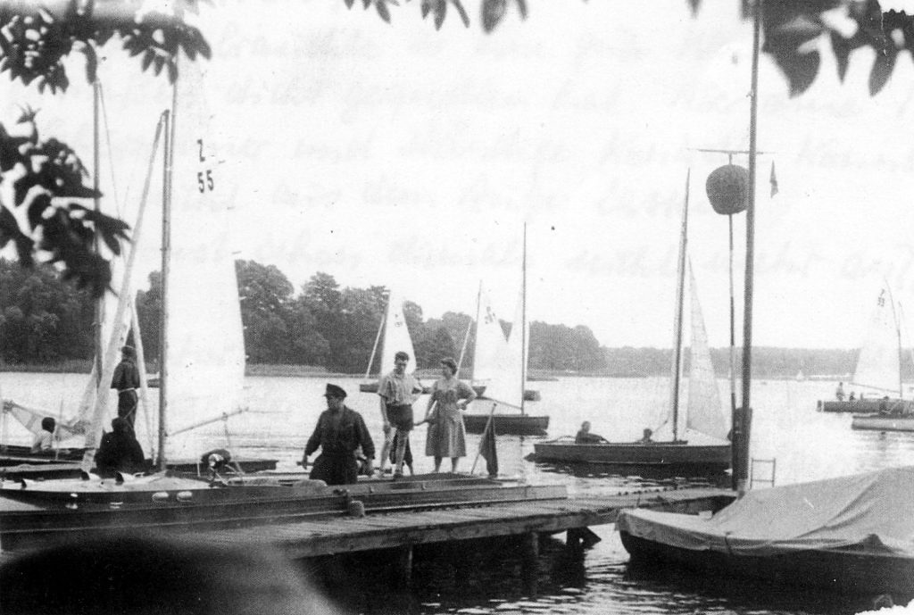 Jollen am Steg in Neue Mühle bei der Freundschaftswettfahrt um 1957